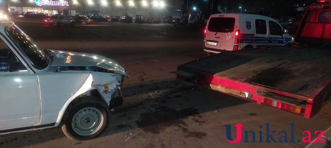 Gəncədə maşın evakuatorla toqquşdu - Yaralanan var